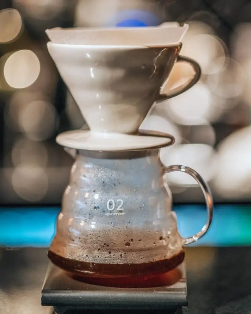 hario v60 brewing on top of hario carafe