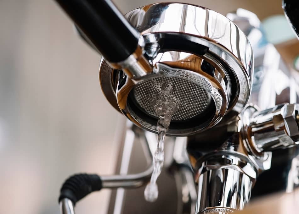 water flowing through group head and a bottomless portafilter in an espresso machine